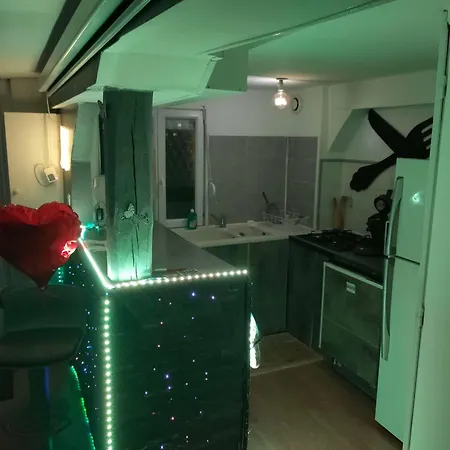 Jacuzzi Au Plaisir Amoureux Apartment Le Plessis-Grohan